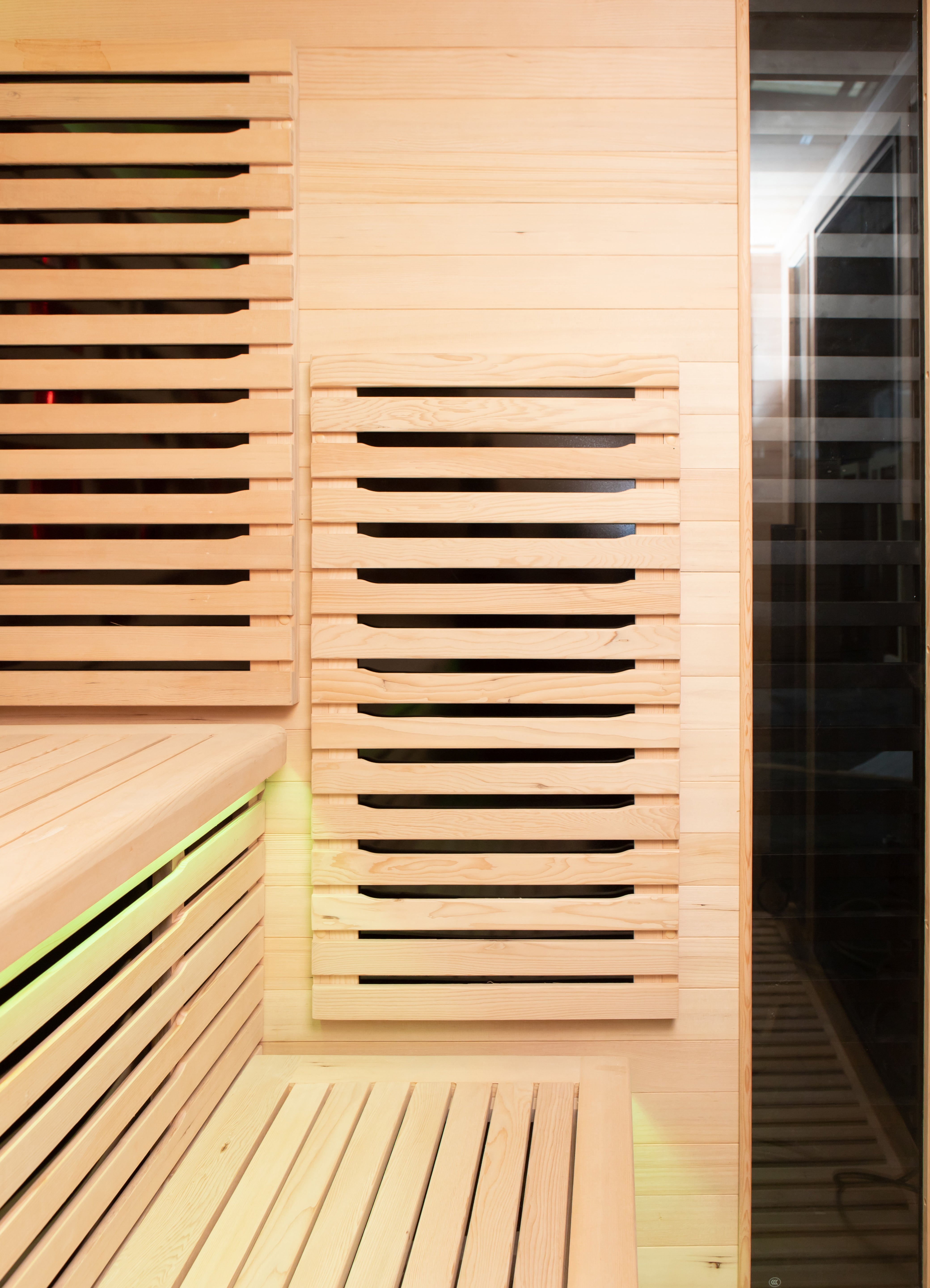 Peak Saunas Kilimanjaro 5-Person Outdoor Full Spectrum Infrared Sauna with Built-In XL Medical-Grade Red Light Therapy and Smart WiFi App Control