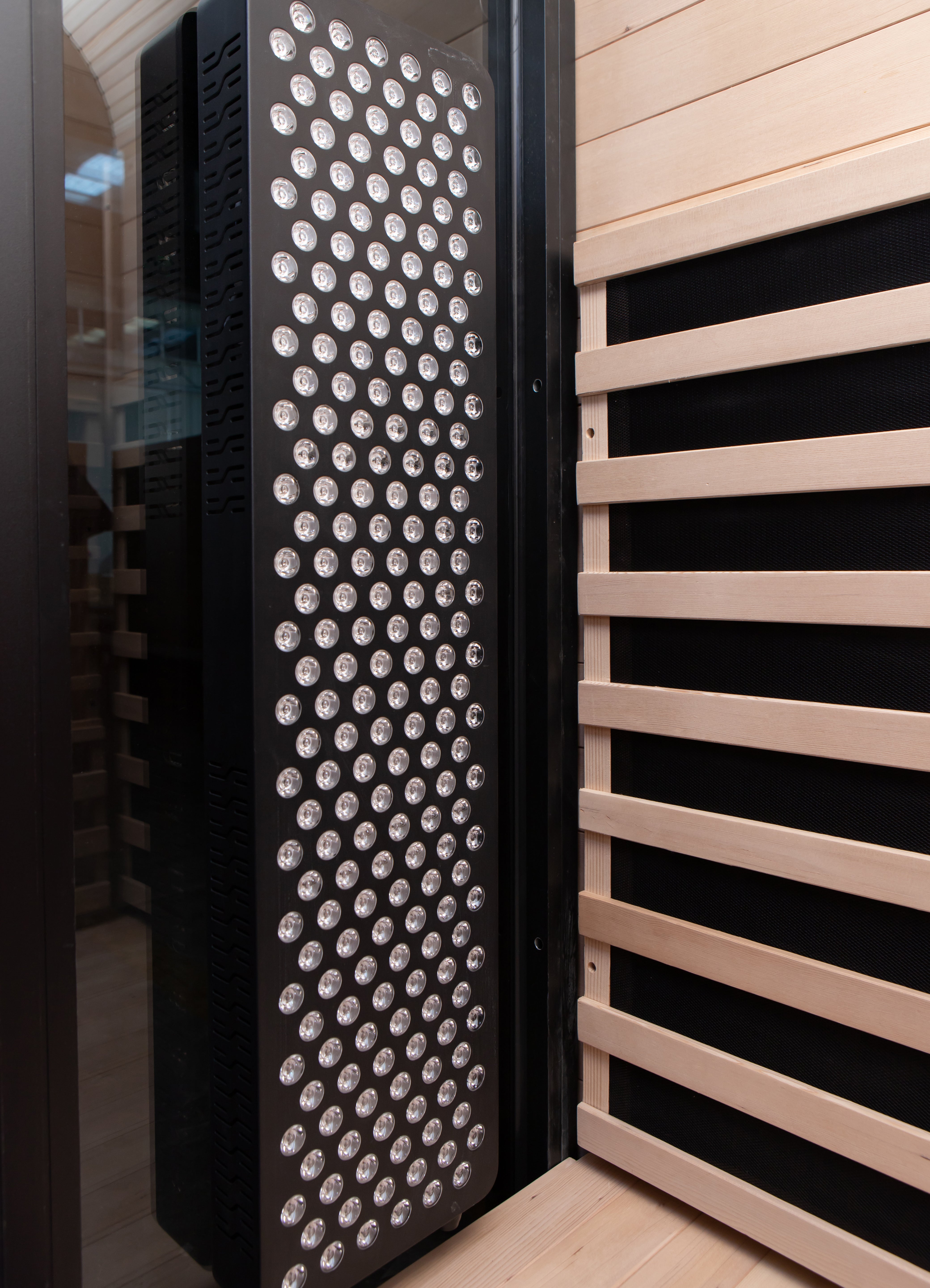 Peak Saunas El Capitan 4-Person Outdoor Full Spectrum Infrared Sauna with Built-In XL Medical-Grade Red Light Therapy and Smart WiFi App Control